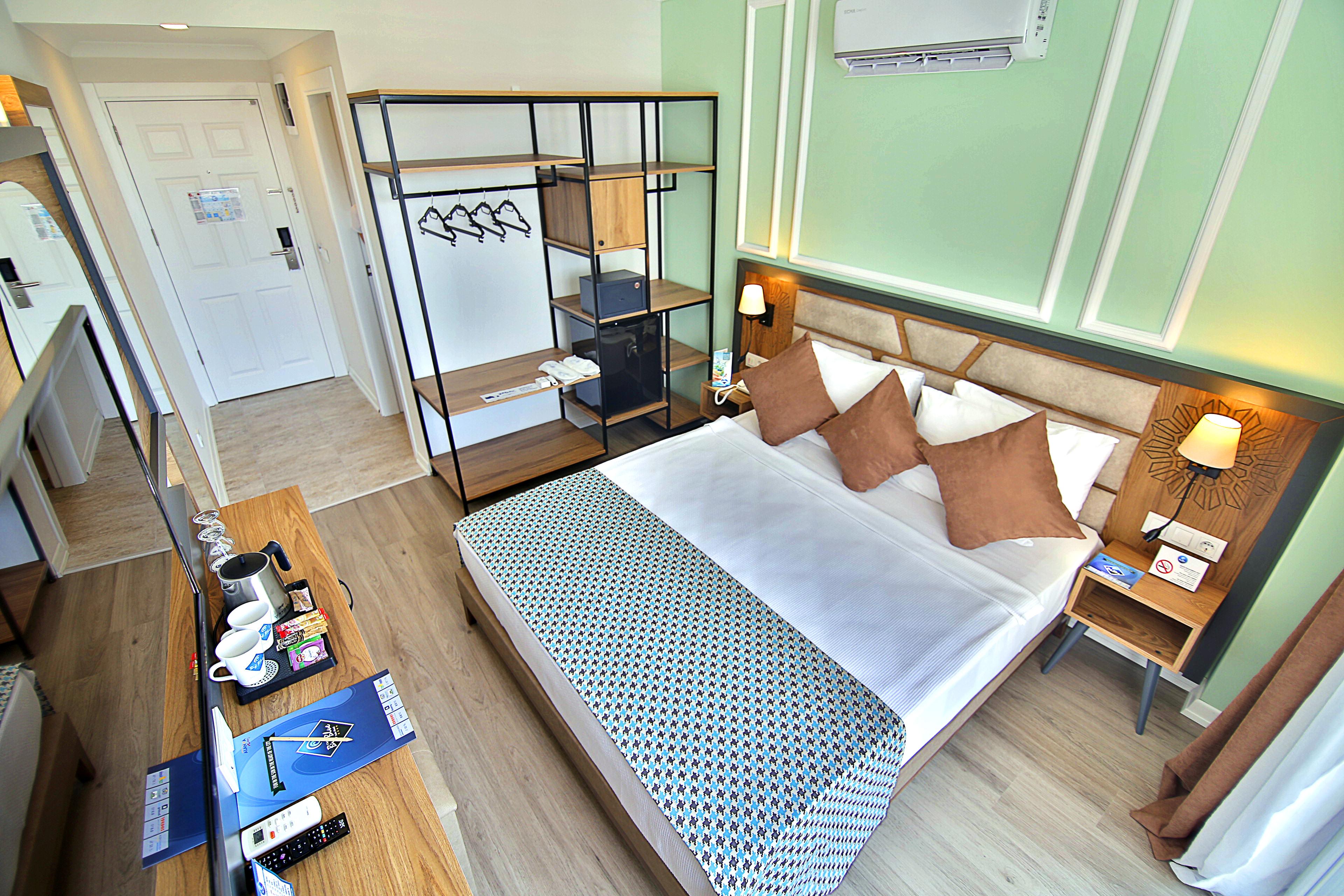 Club Big Blue Отель 4*