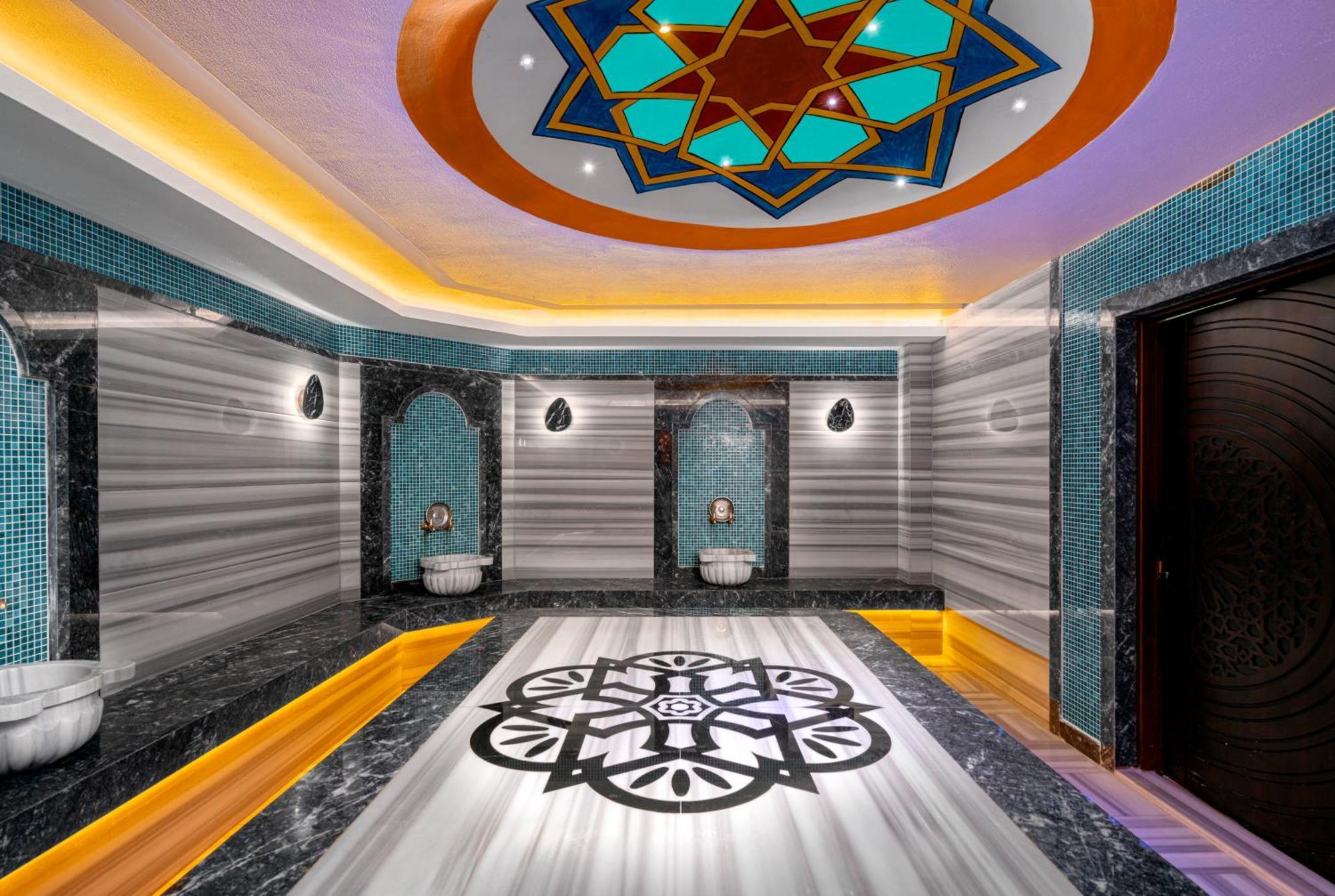 Club Big Blue Отель 4*