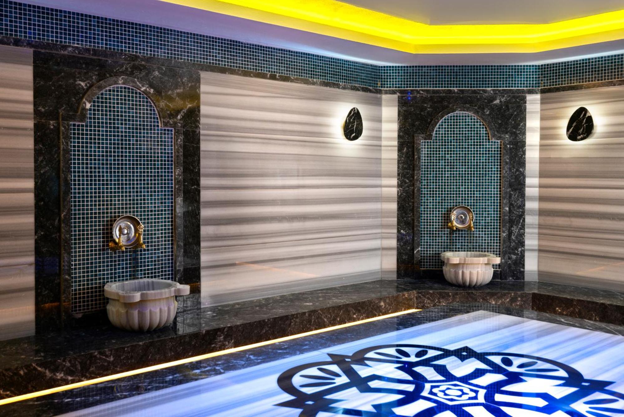 Club Big Blue Отель 4*