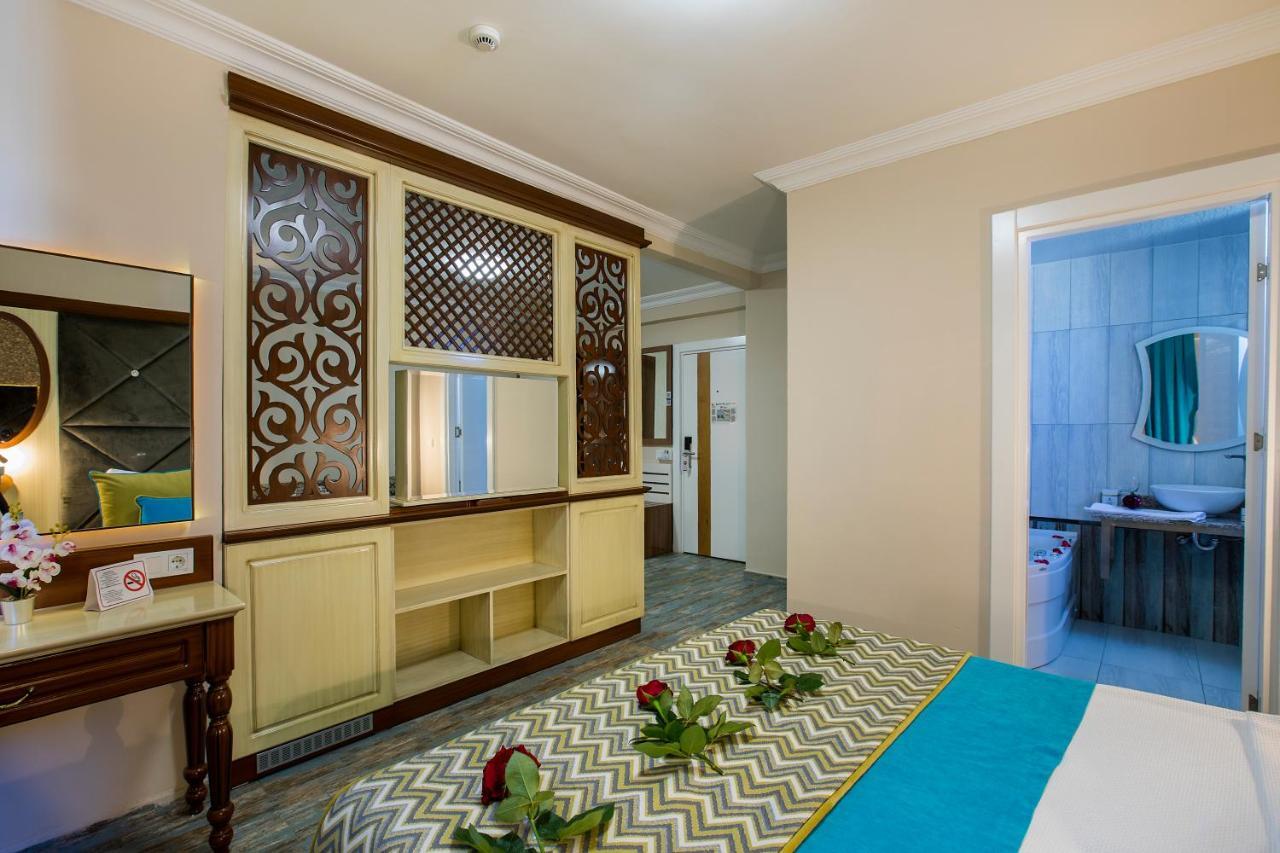 Club Big Blue Отель 4*